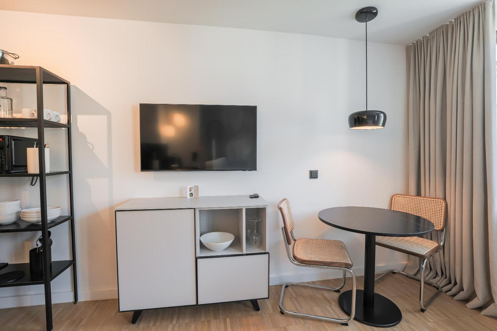 Bob W Schwabing Aparthotel 4*